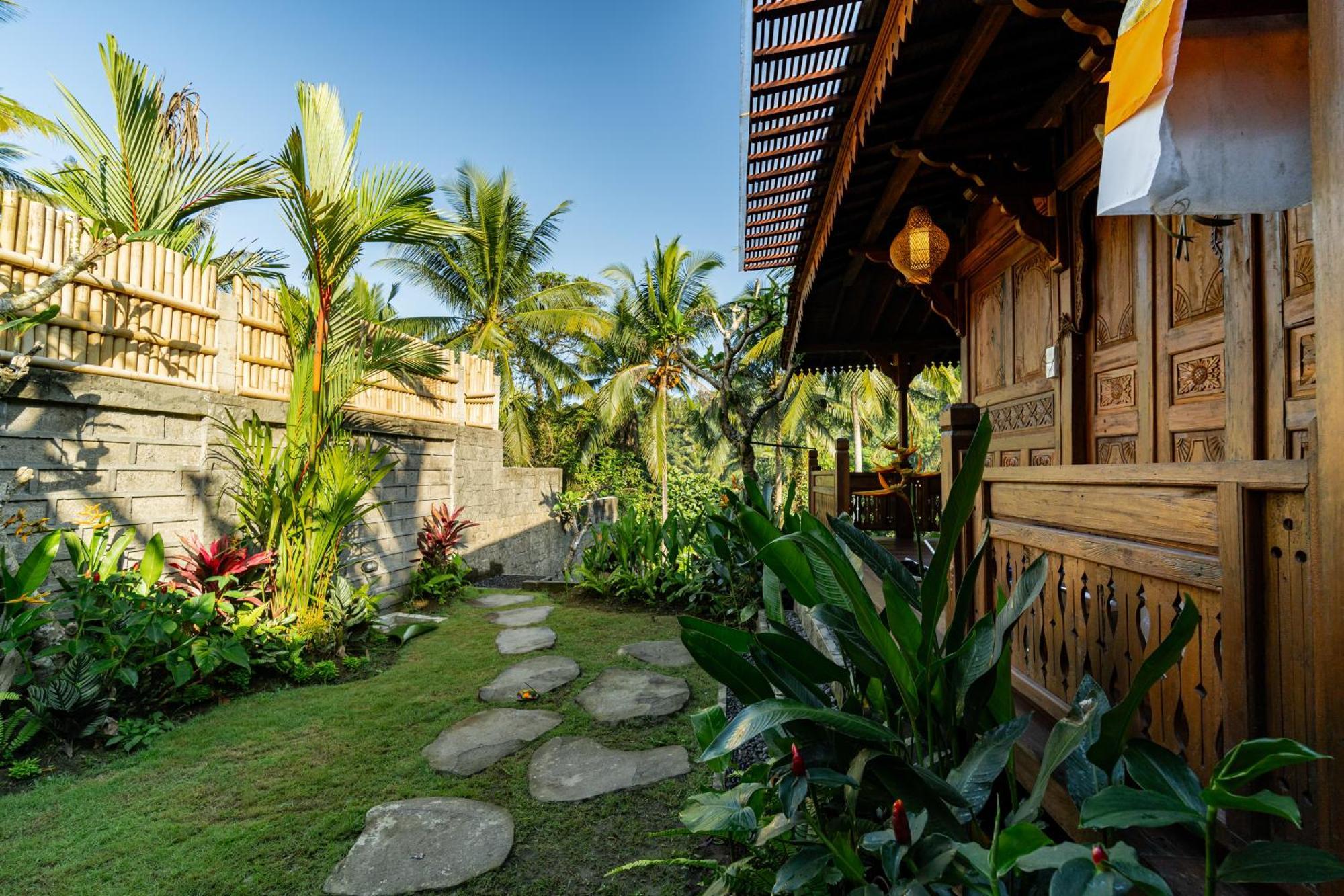 Villa Madani Antique